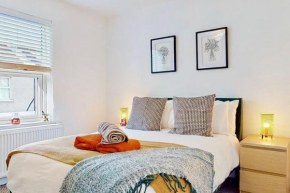 Charming Victorian Terrace House Quick Walk to Station